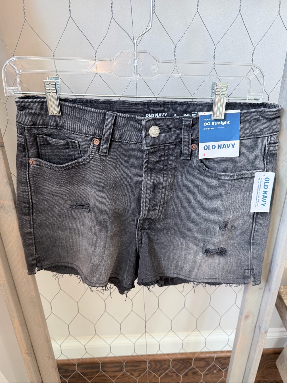NWT High-Rise Old Navy Women's Black OG Straight Denim Shorts 3” inseam Size 4